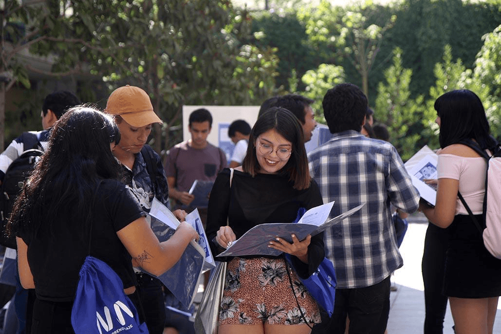 Acceso a talleres, charlas, ferias y encuentros que amplían la mirada y fortalecen habilidades