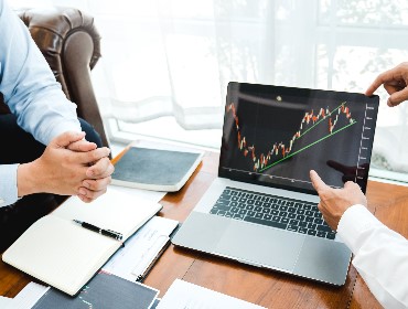 Decisiones financieras con visión de entorno