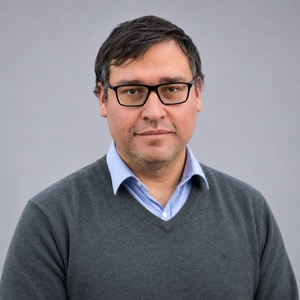 Dr. Carlos Yévenes Ortega