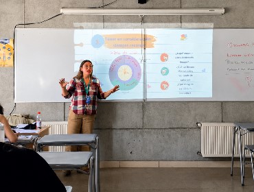 Promover la interacción continua y el desarrollo profesional